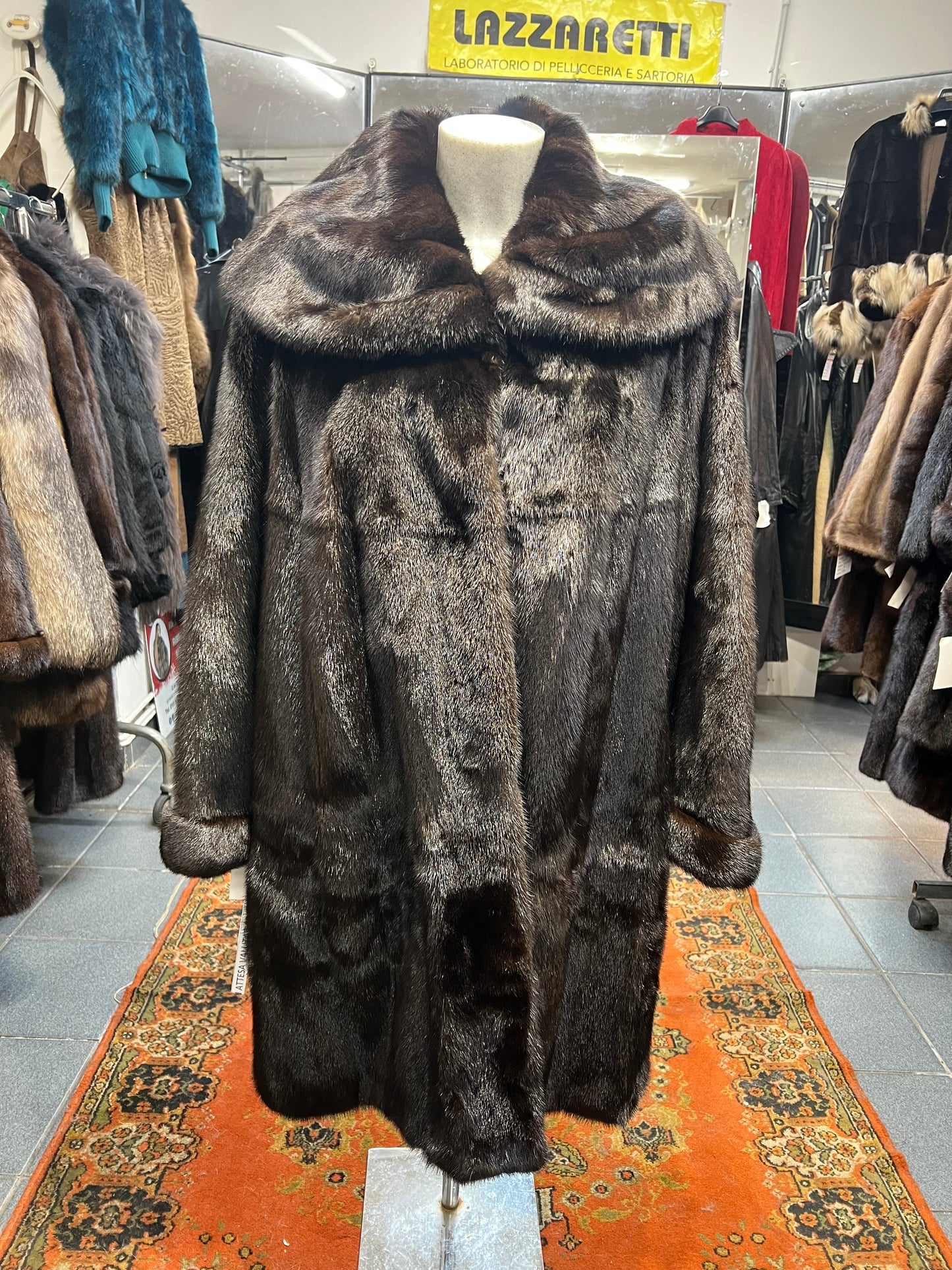 Manteau en fourrure vison foncé 2689