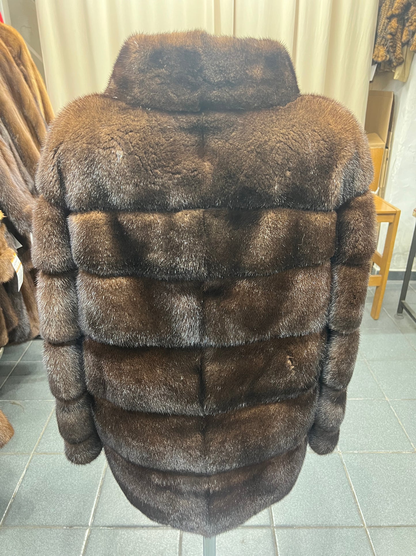 Cape en fourrure vison foncé