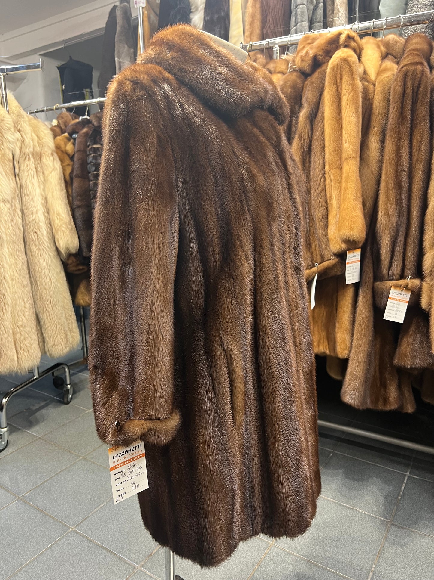 Manteau en fourrure de vison marron chocolat