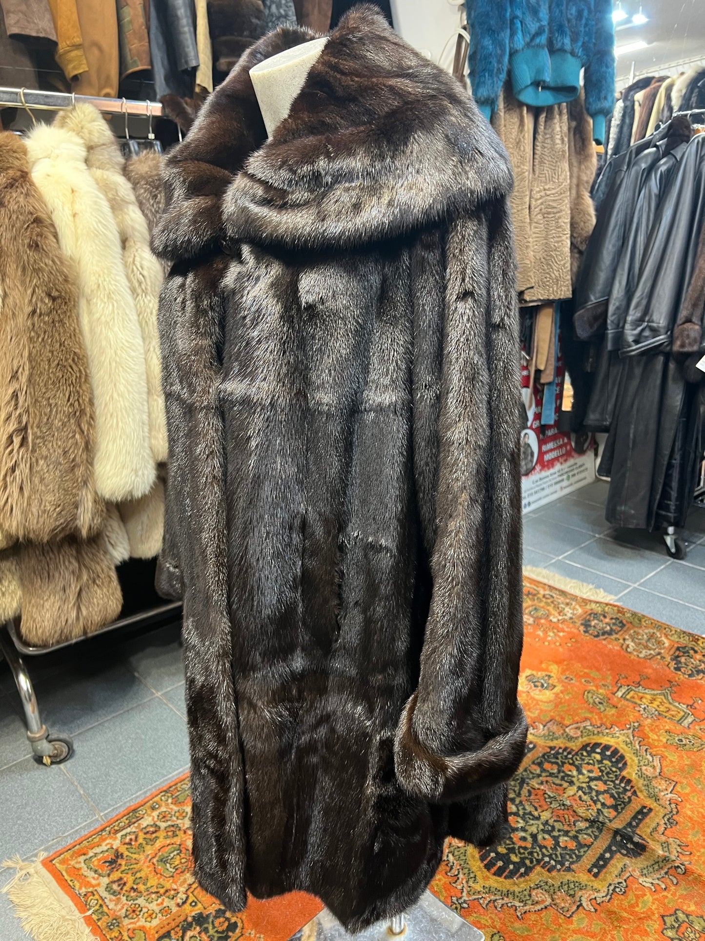 Manteau en fourrure vison foncé 2689