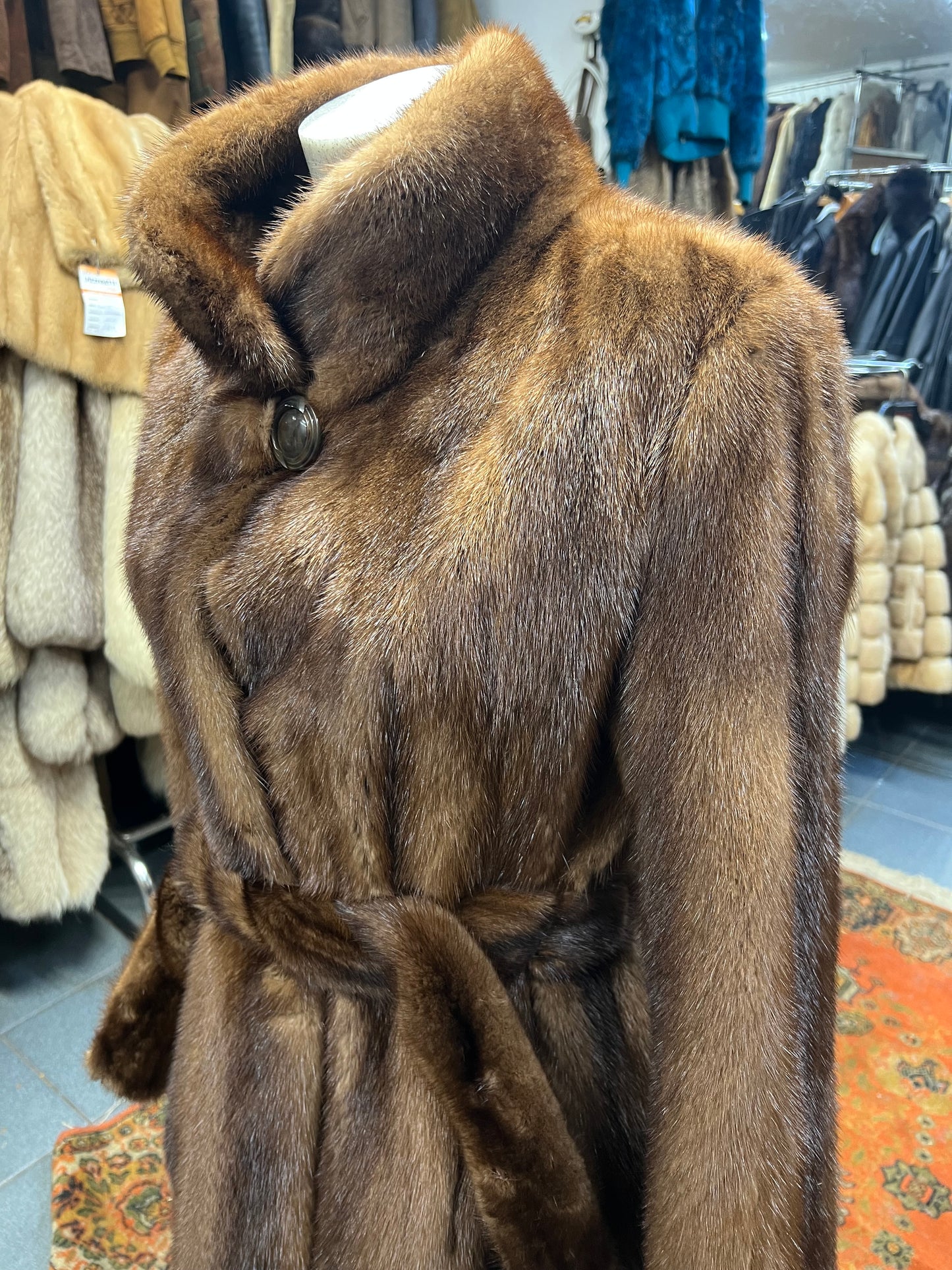 Manteau de vison avec ceinture 2708