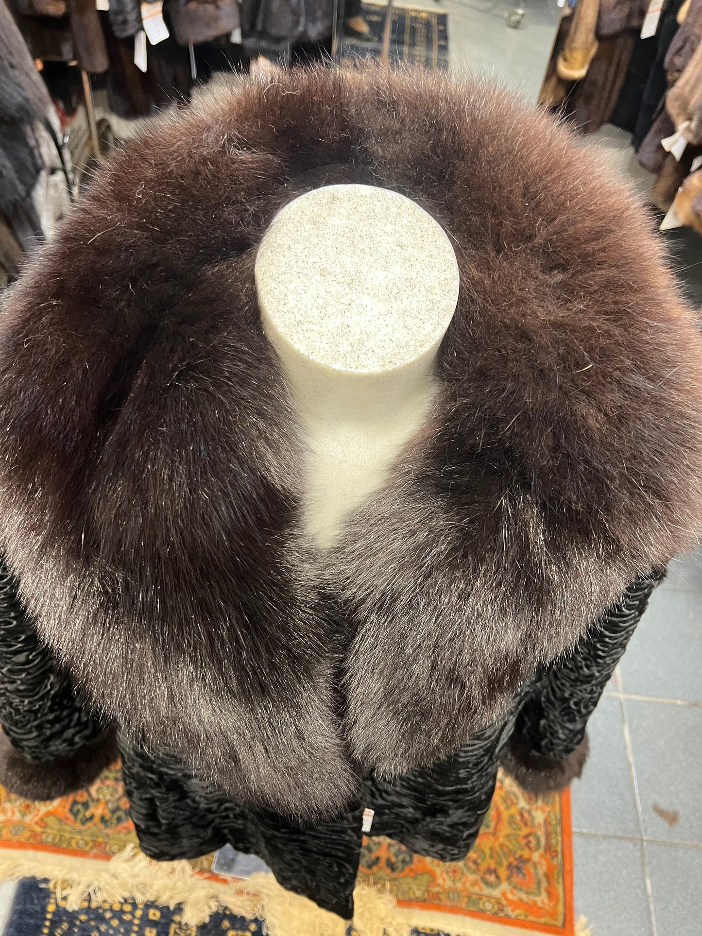 Persan con poignée et col de vison