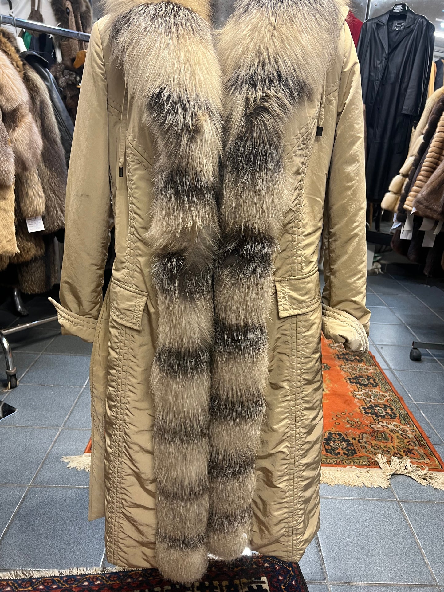 Manteau en bordure de fourrure renard