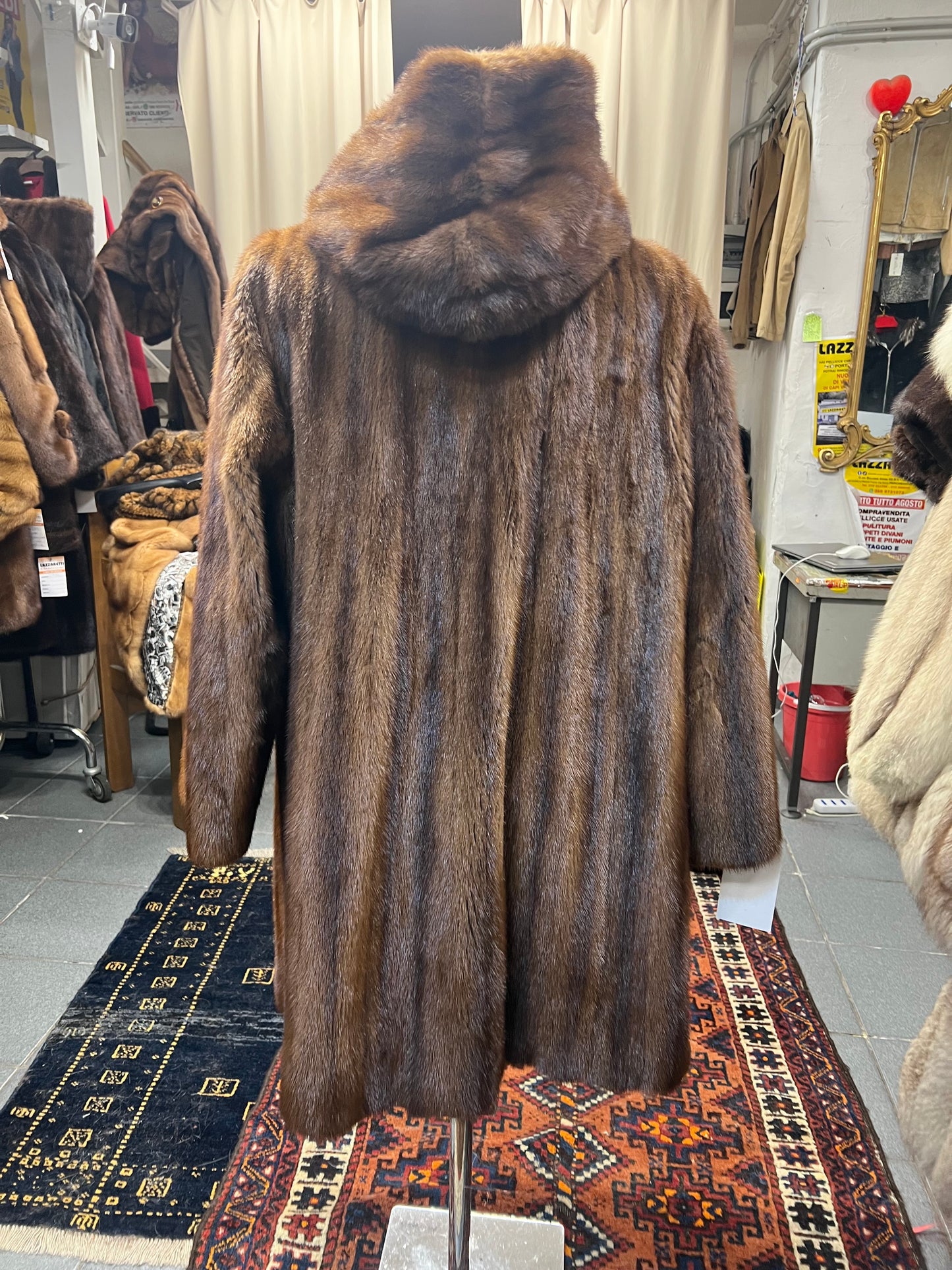 Fourrure vison avec capuche