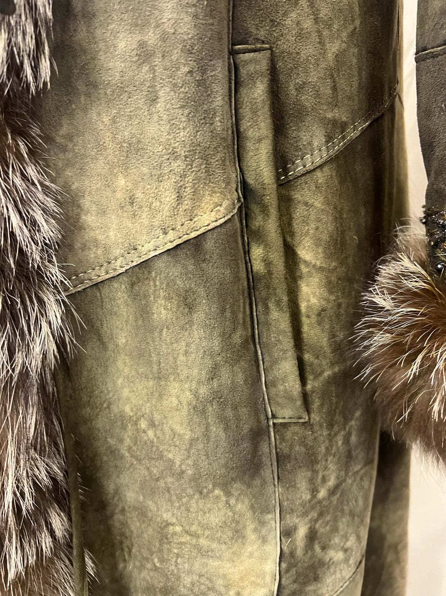 Manteau du bordure en fourrure de renard argenté