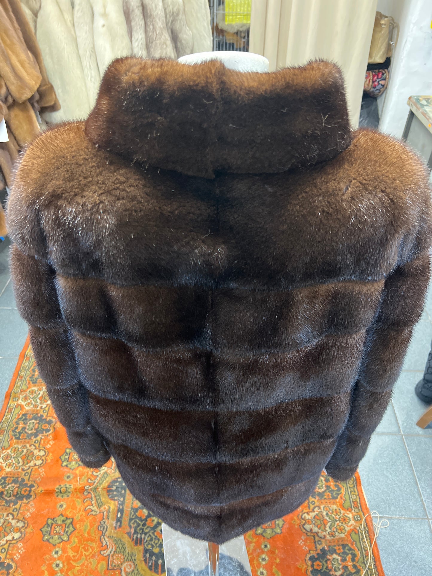 Manteau en fourrure de vison foncée 2636