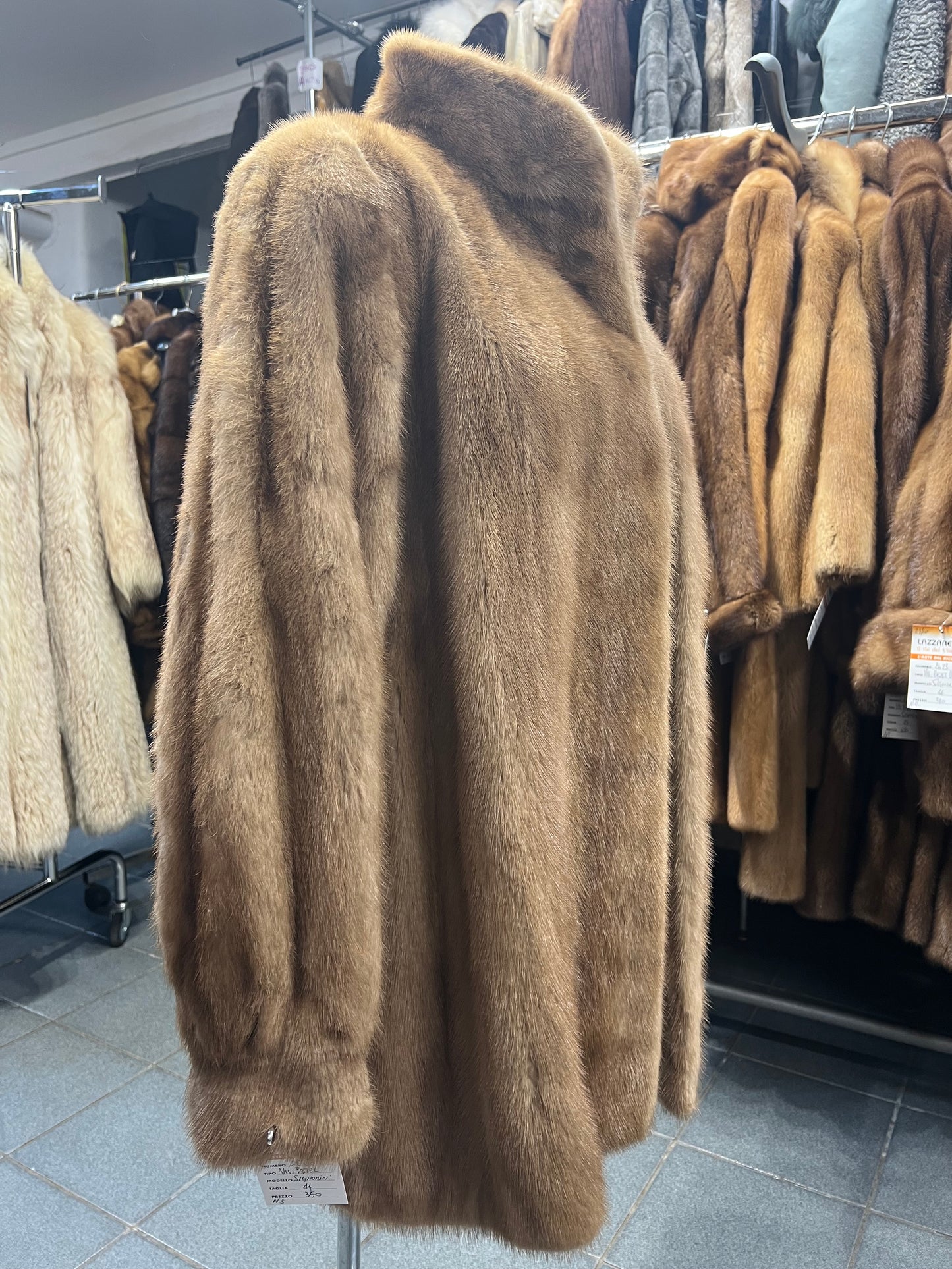 Manteau en fourrure de vison. Cod:2672