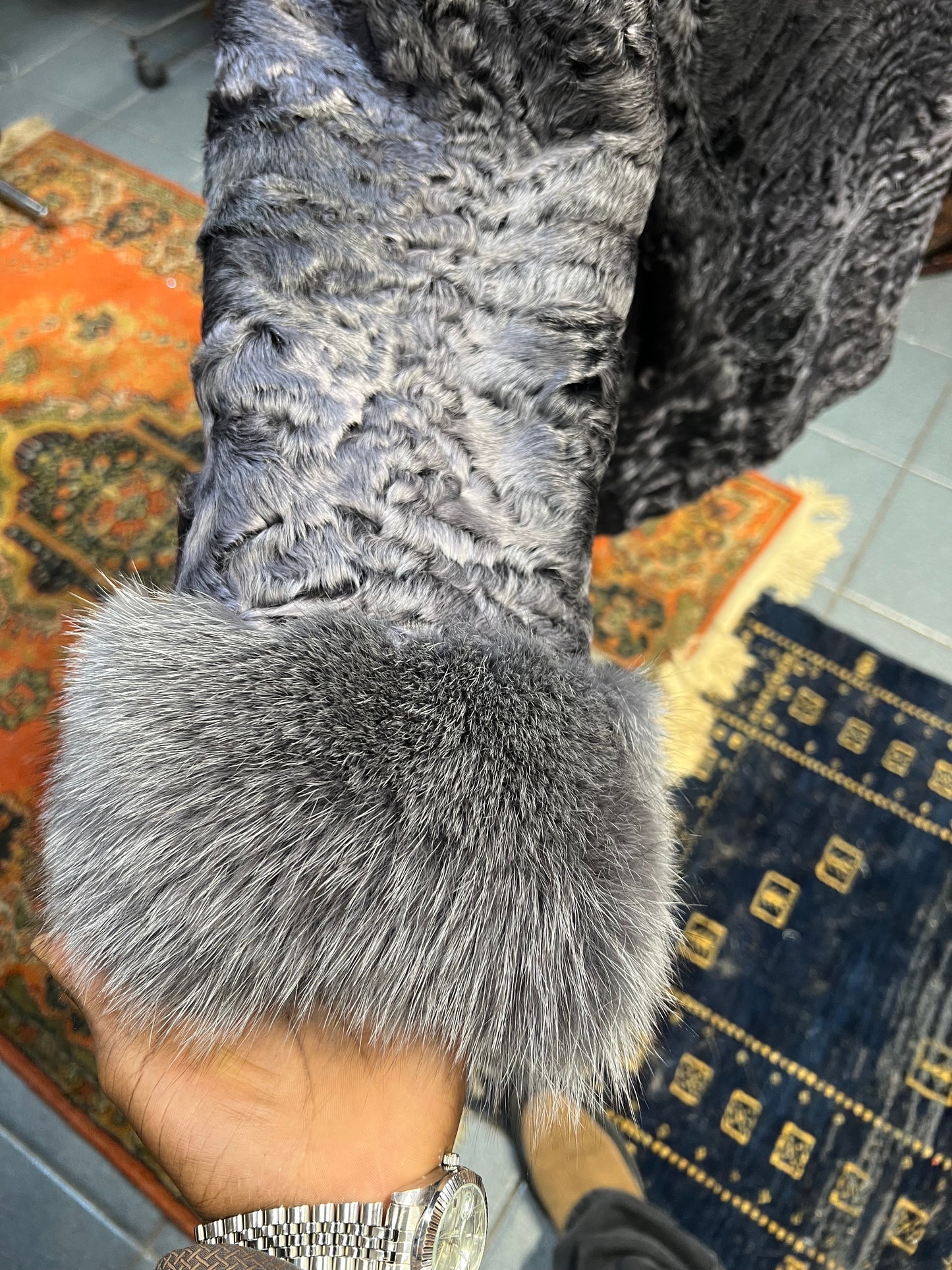 Manteau astrakan col et poignée en renard