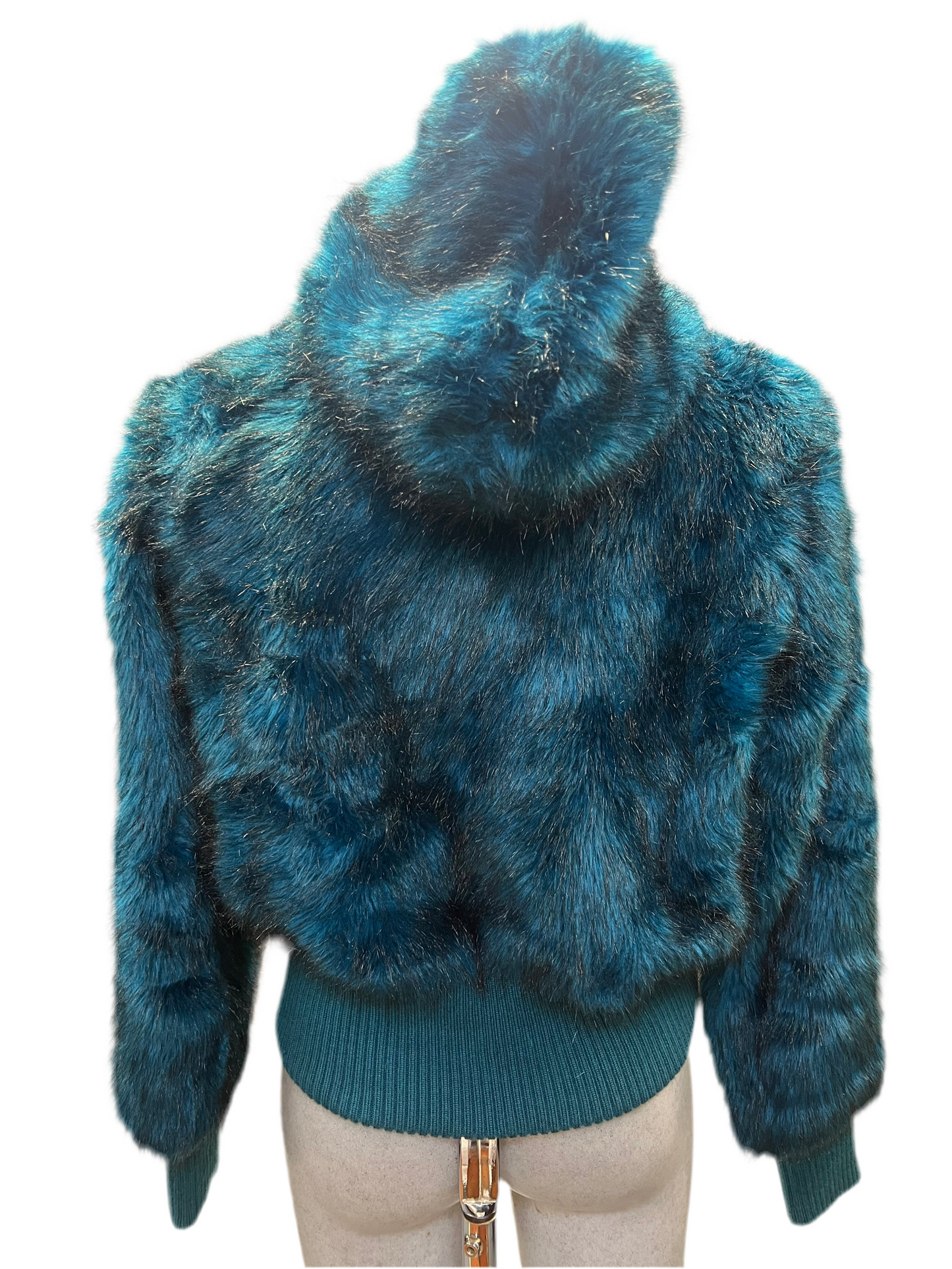 Cape avec capuche en fourrure écologique