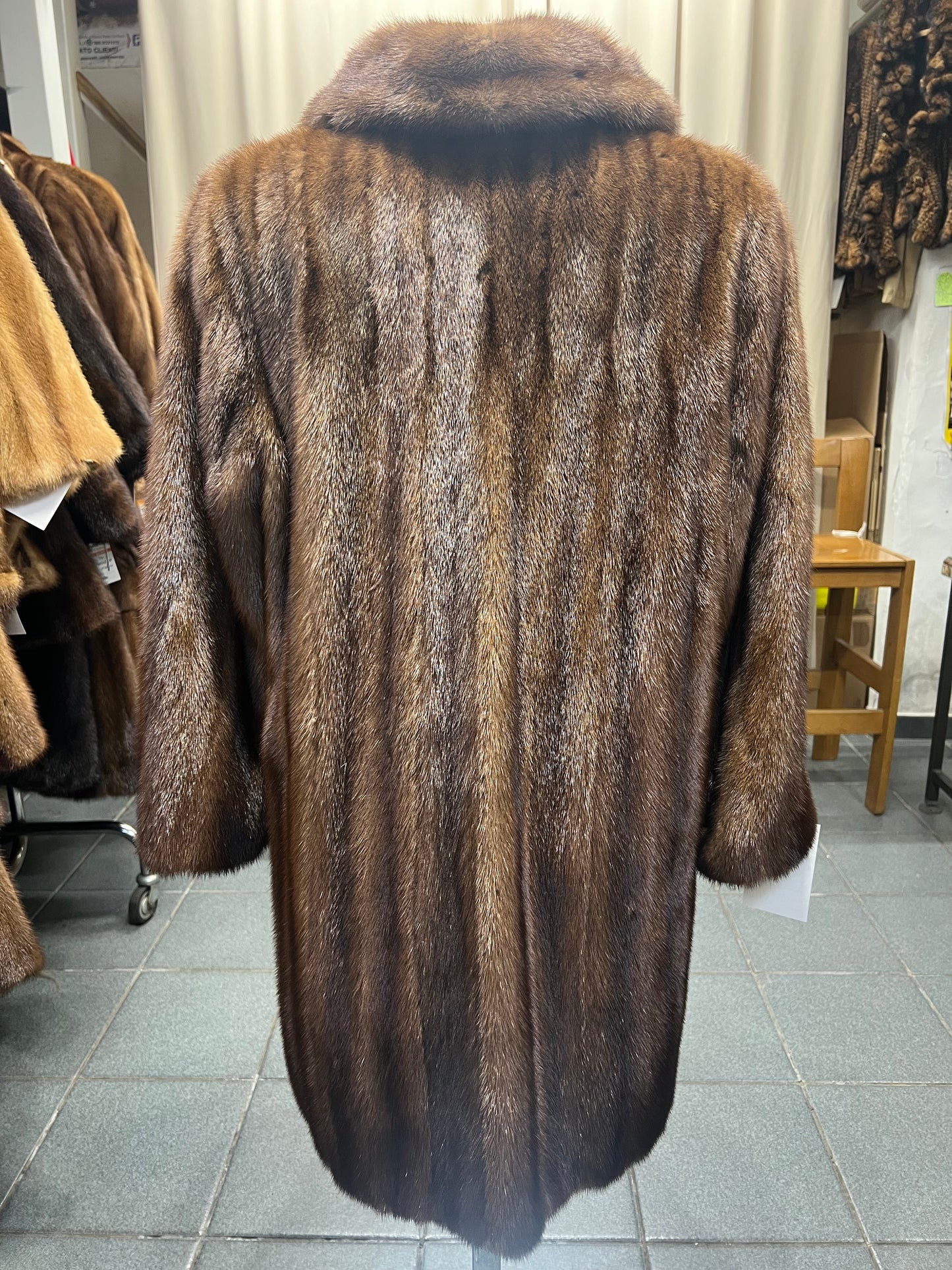 Manteau en fourrure de vison marron chocolat