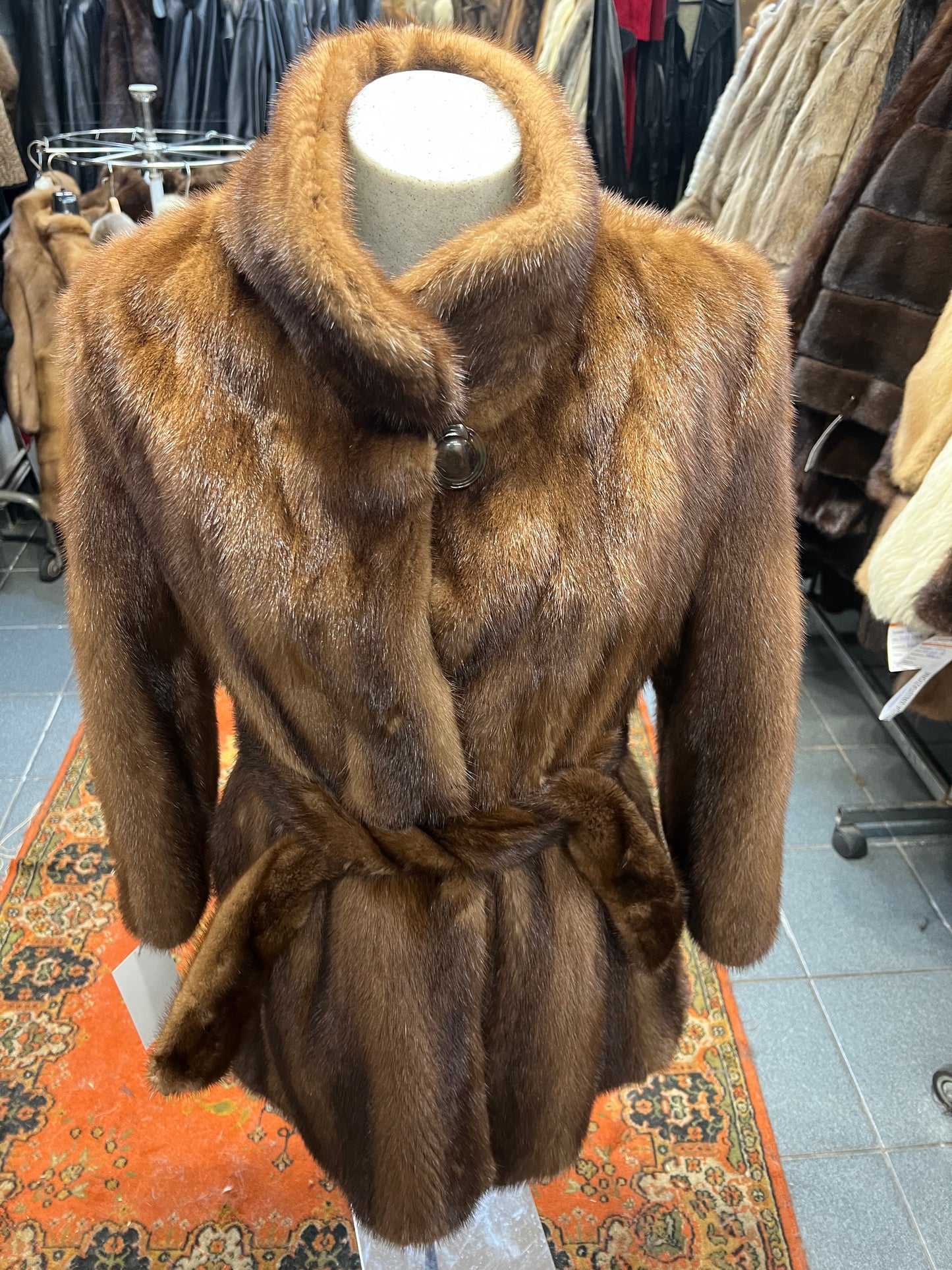 Manteau de vison avec ceinture 2708