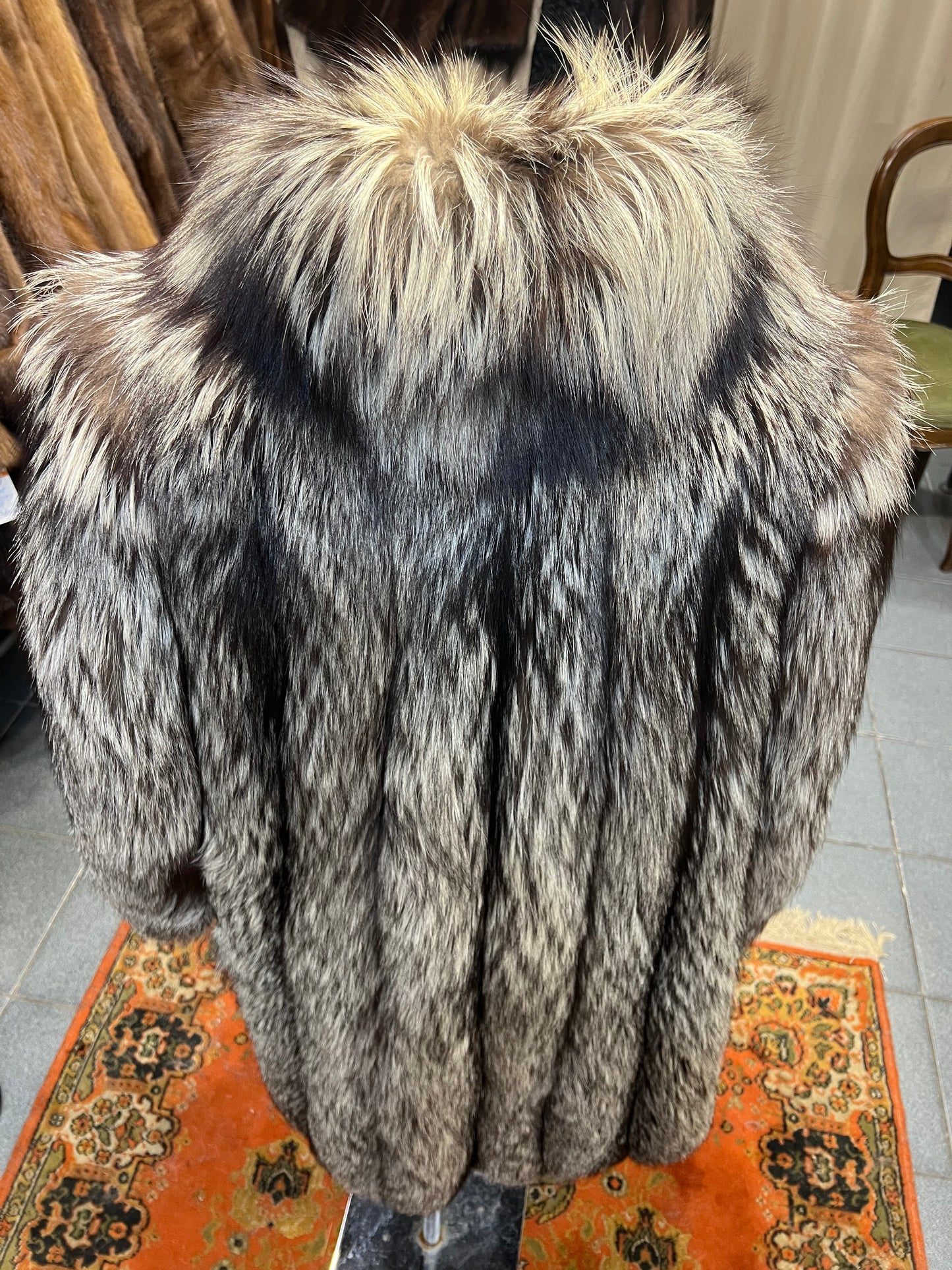 Manteau en fourrure de renard argenté