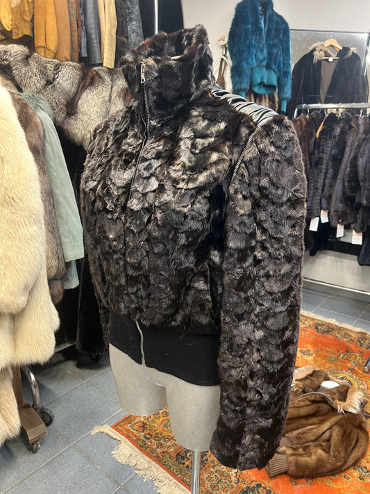 Cape de vison et cuir