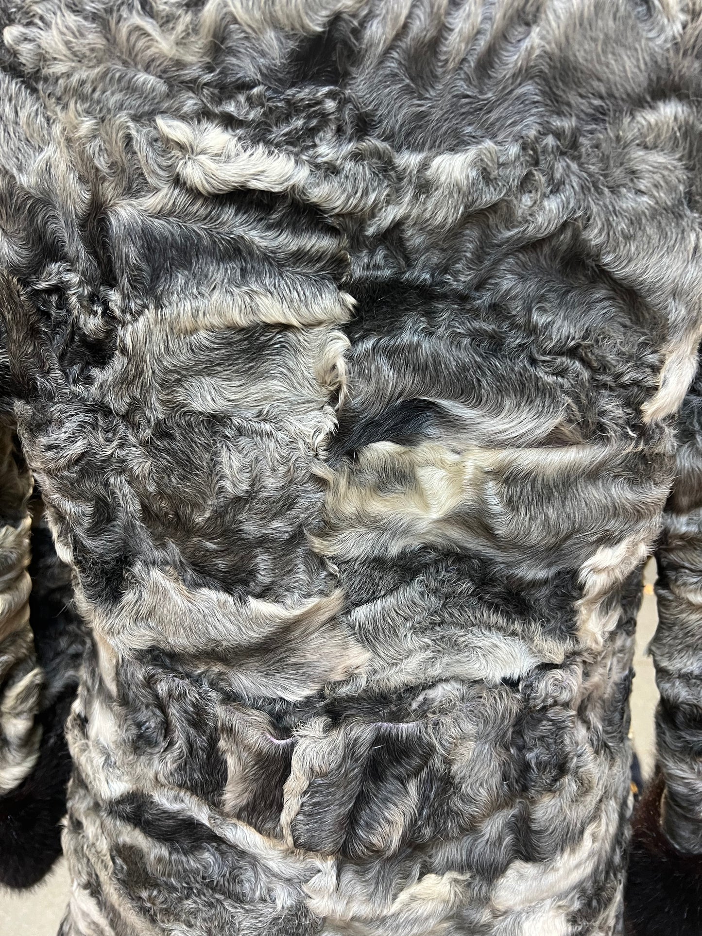 Cape astrakan col et poignée en vison