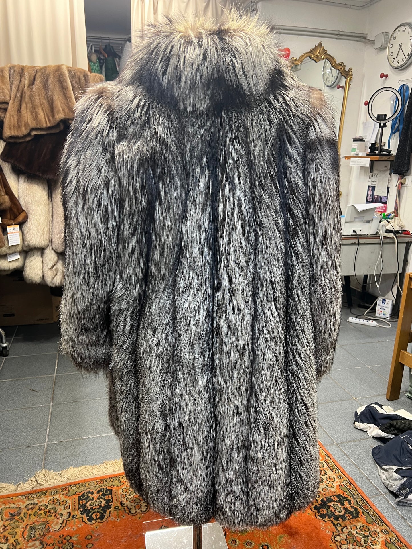 Manteau en fourrure de renard argenté