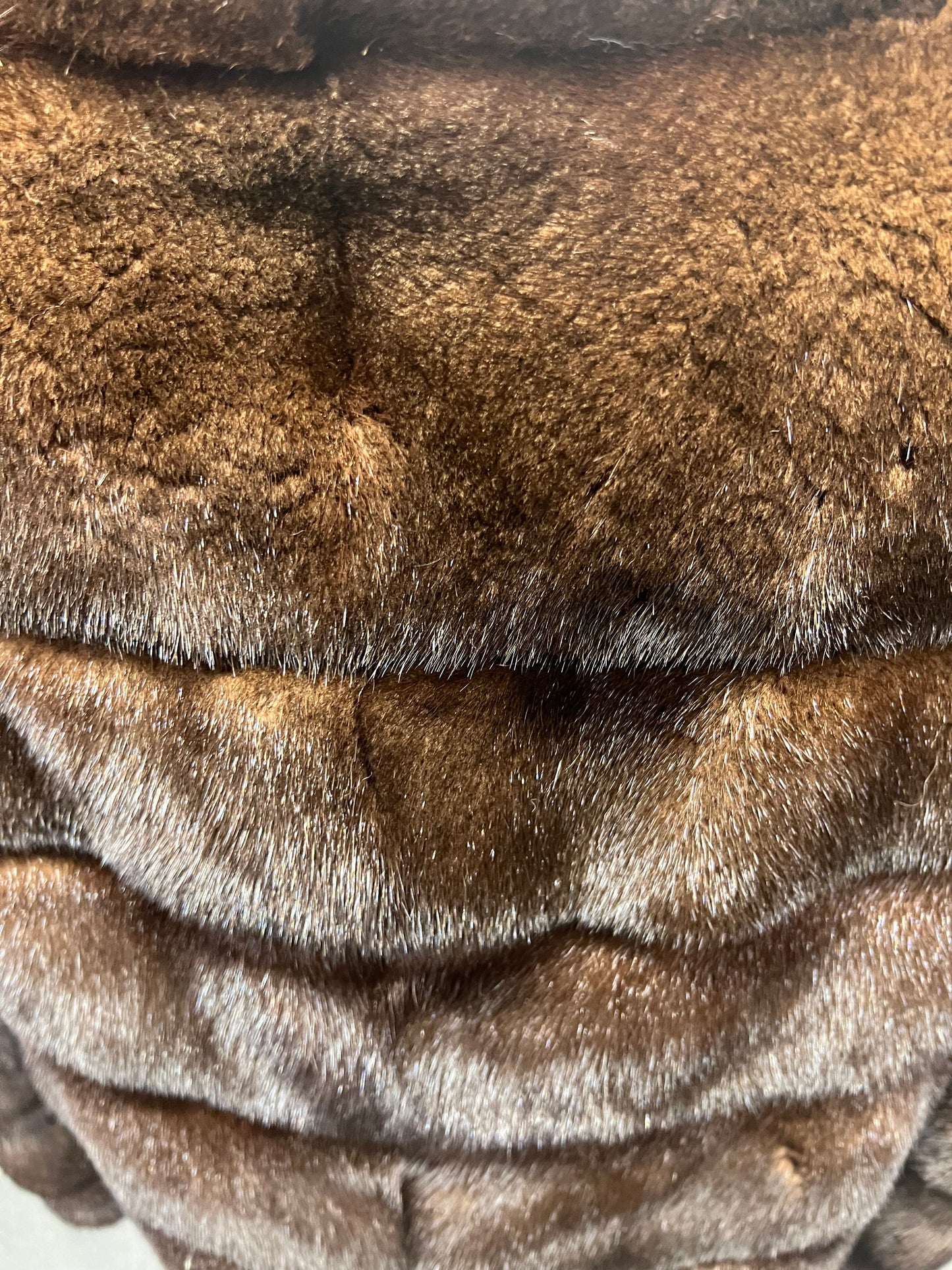 Cape en fourrure vison foncé