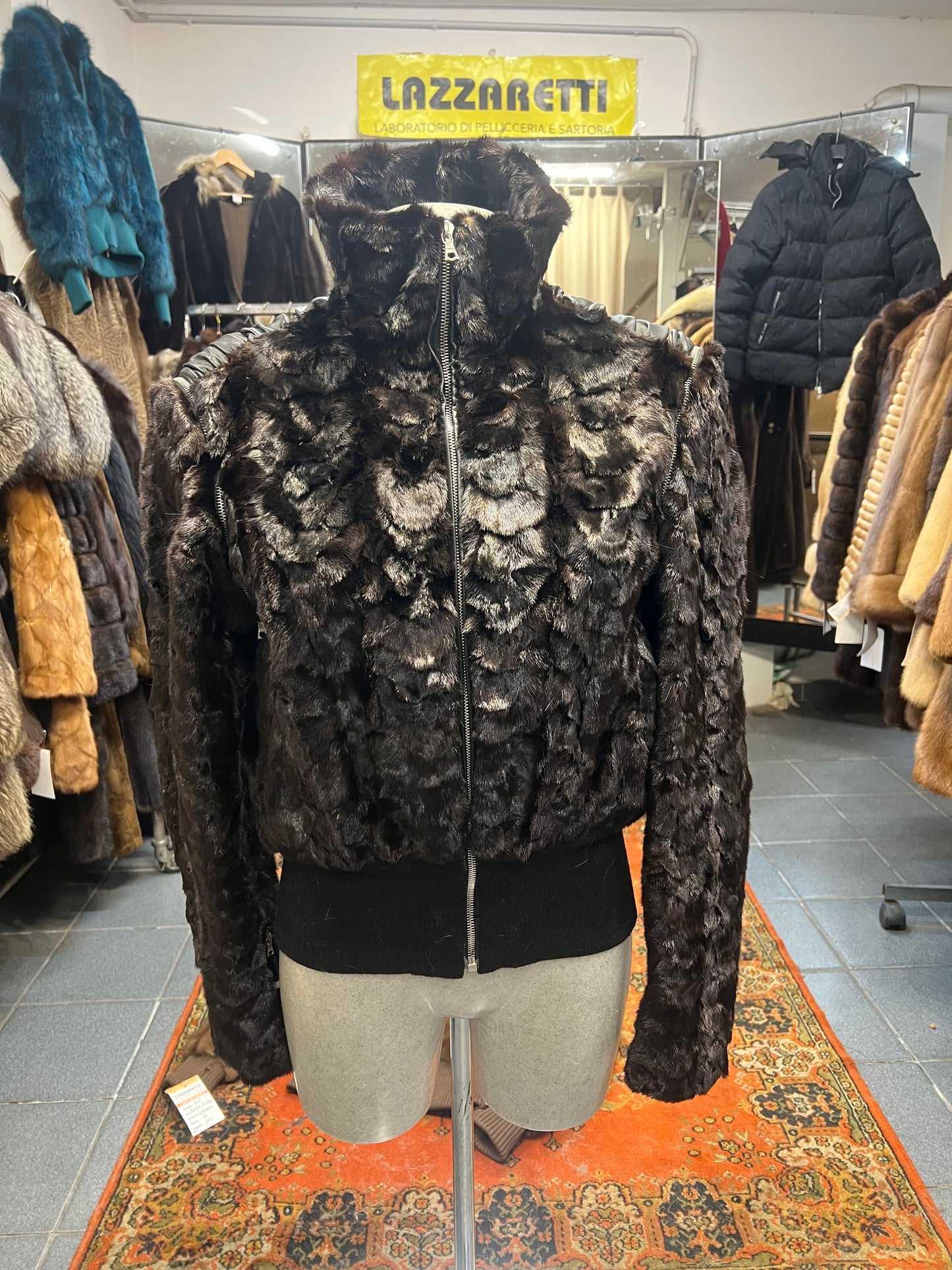 Cape de vison et cuir