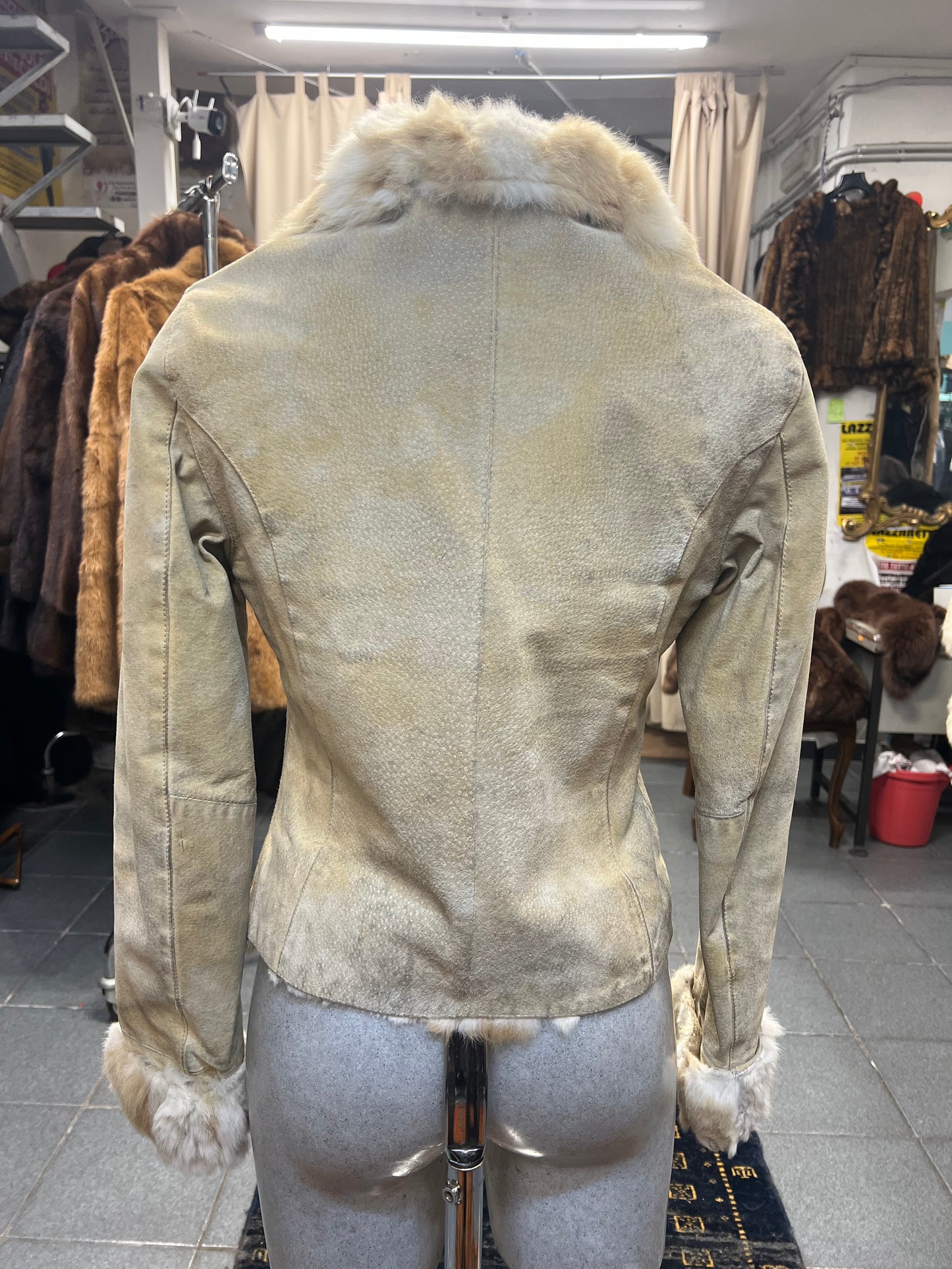 Cape vera pelle du doublure et poignée en fourrure