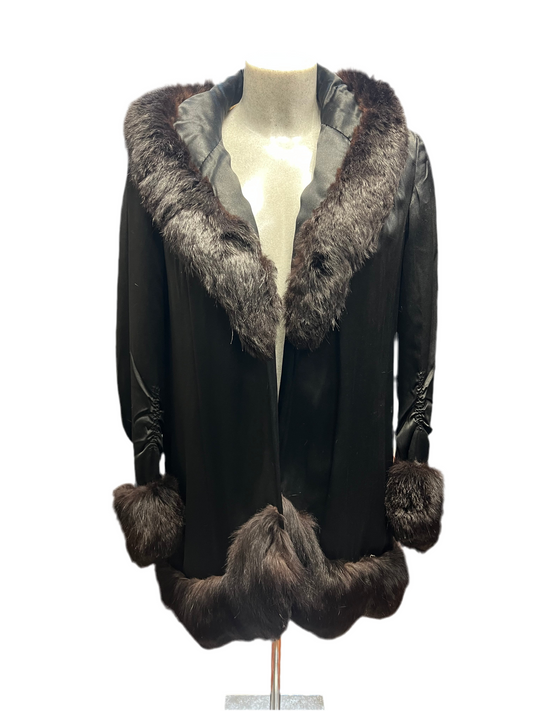 Veste en fourrure de renard sur le col, poignée et la taille